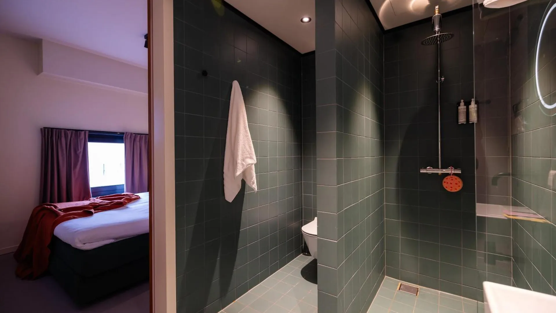 ***  Hotel Unplugged Rotterdam Hollandia